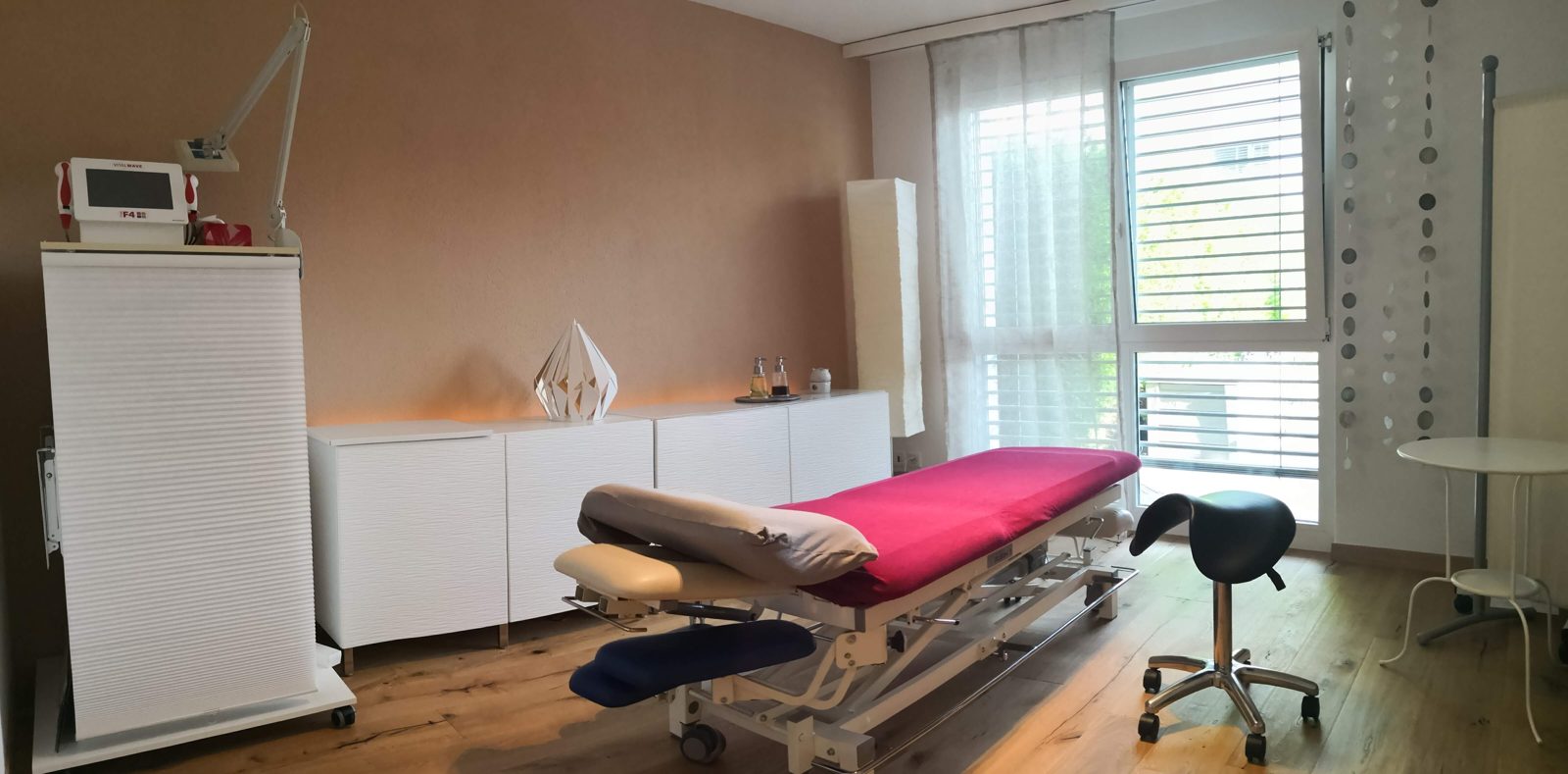 Behandlungsraum der Praxis Vitalness in Muhen